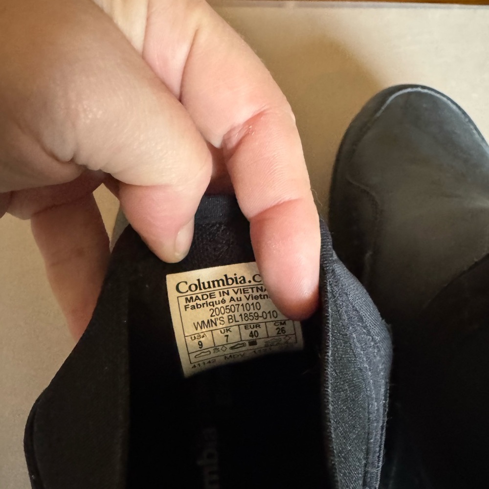 Columbia Women’s Black Slip-On Chelsea Winter Boots - Picture 6 of 6